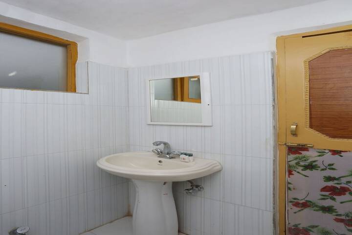 Room 16 of 16