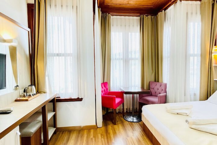 Room 5 of 52