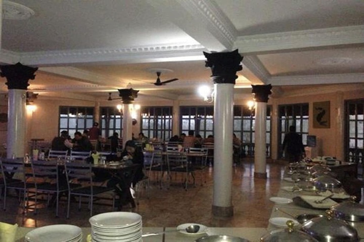 Dining 23 of 39