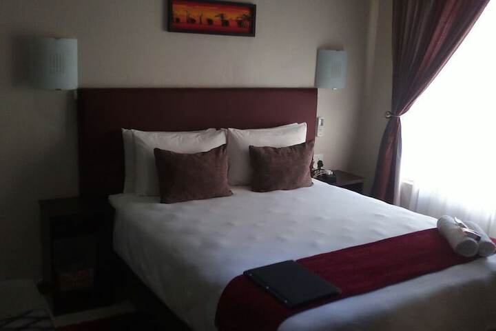 Room 3 of 28