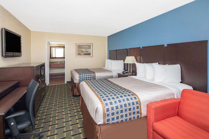 2 Double Beds (7 of 8)