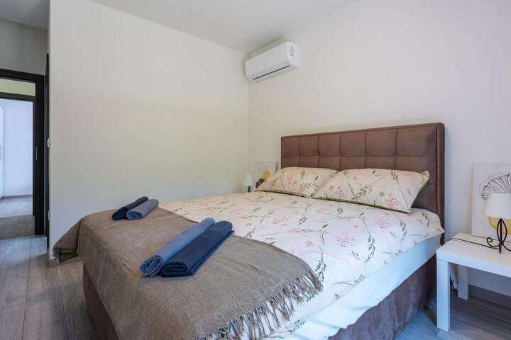 Room 6 of 26