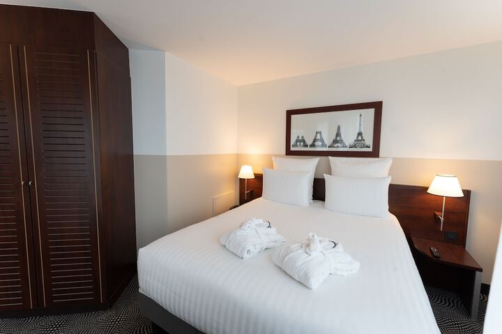 Room 32 of 184