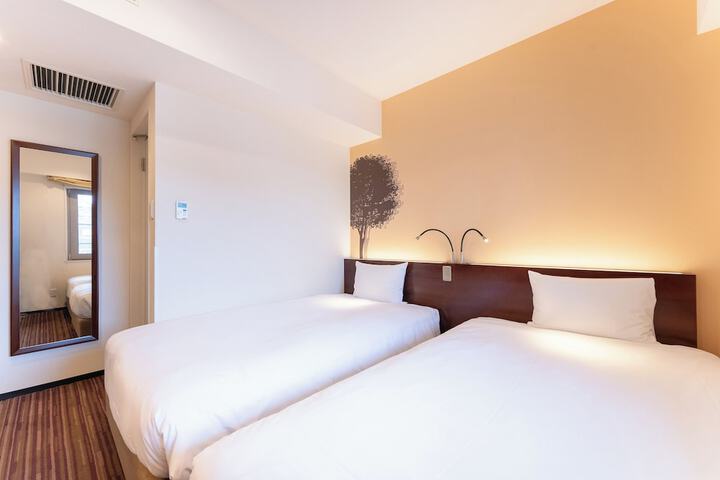 Room 6 of 55