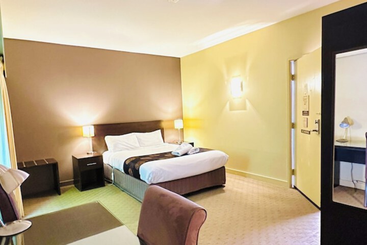 Room 14 of 25