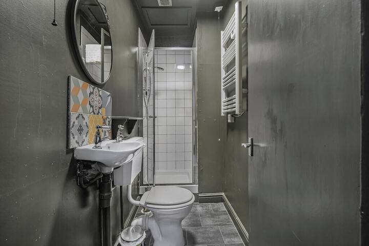Room 42 of 51