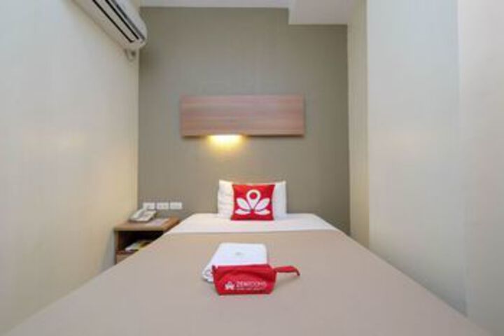 Room 10 of 21