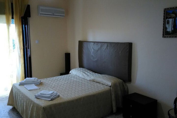 Room 10 of 12