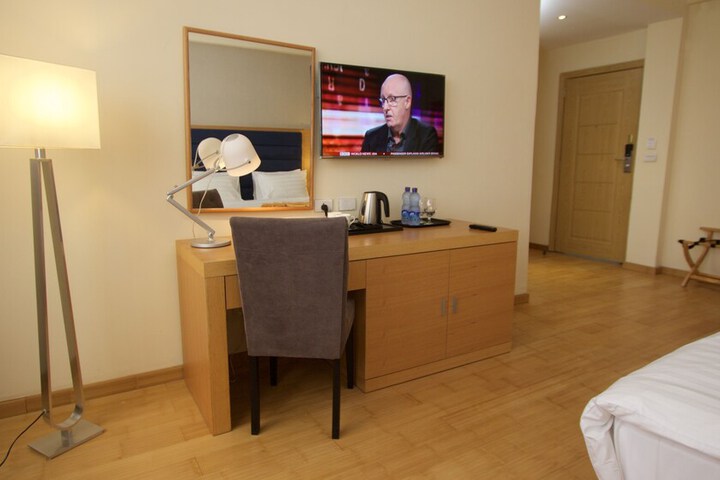 Room 16 of 36