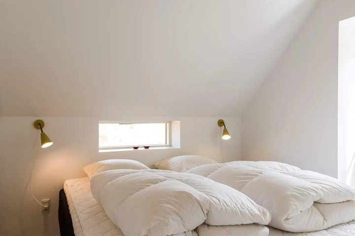 Room 2 of 16