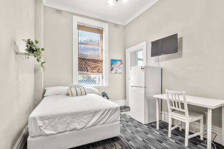 Room 2 of 5
