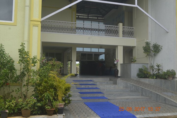 Hotel 2 of 71