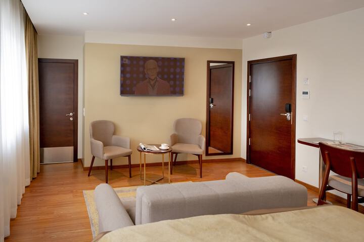 Room 28 of 36
