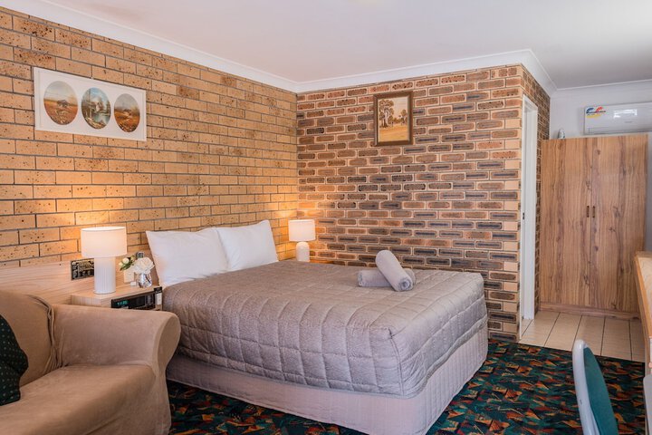 Room 14 of 38
