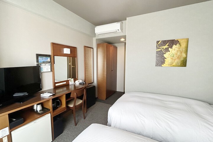 Room 8 of 36