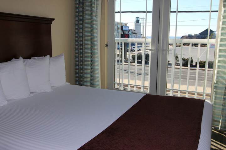 1 King Bed (6 of 7)