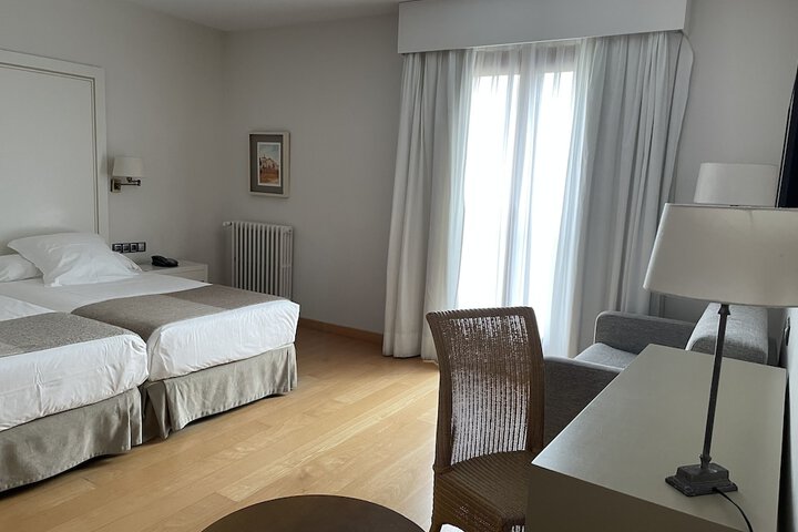 Room 10 of 46