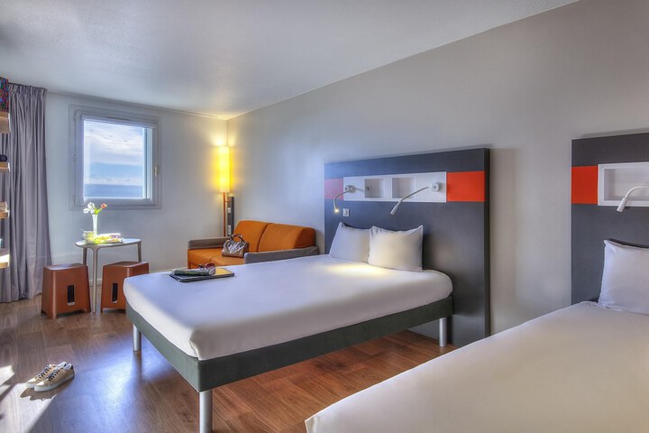 Room 14 of 66