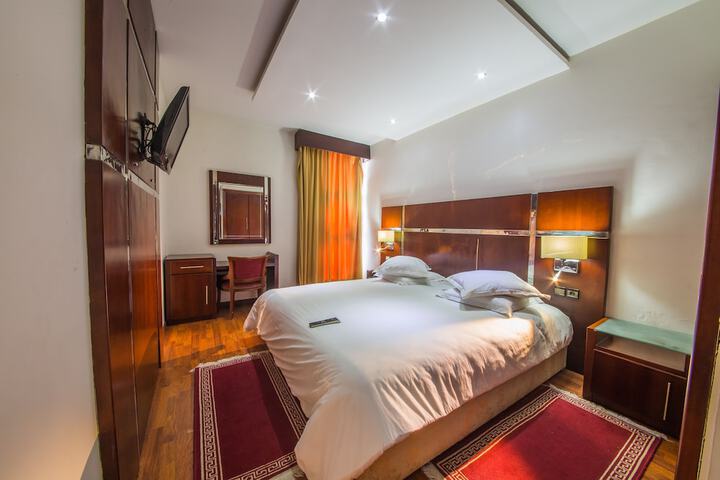 Room 5 of 24