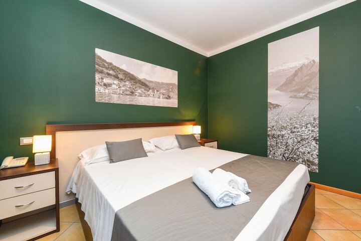Room 28 of 104