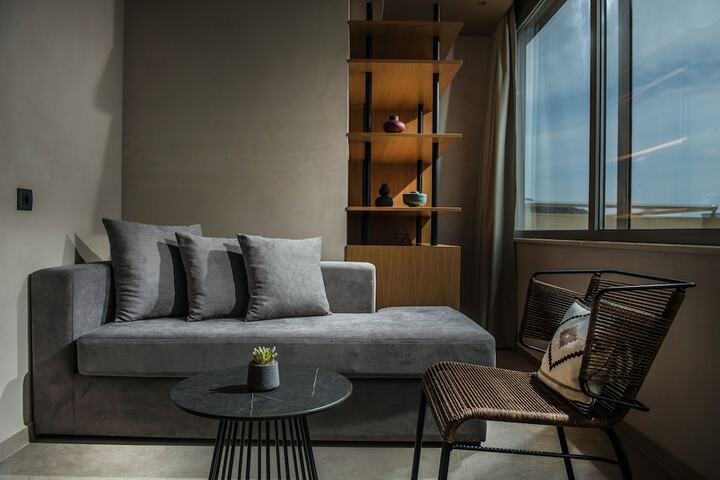 Room 15 of 65