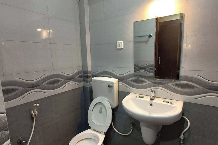 Room 10 of 14