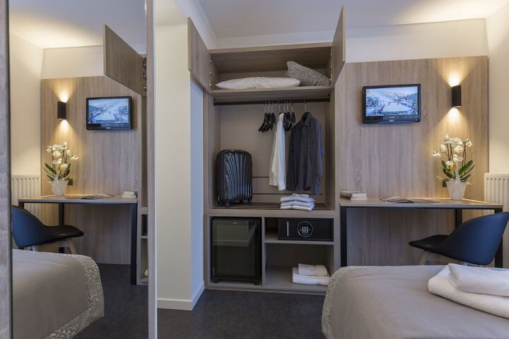 Room 9 of 50