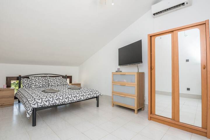 Room 7 of 20