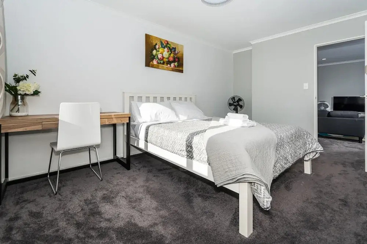 Albany Rosedale Modern Unit