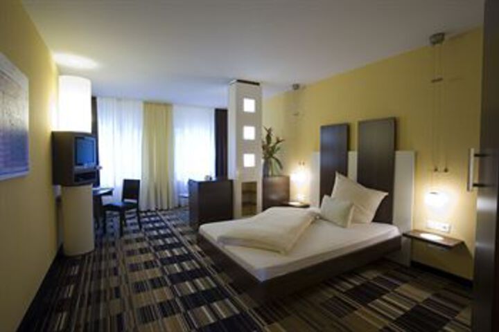 Room 9 of 20