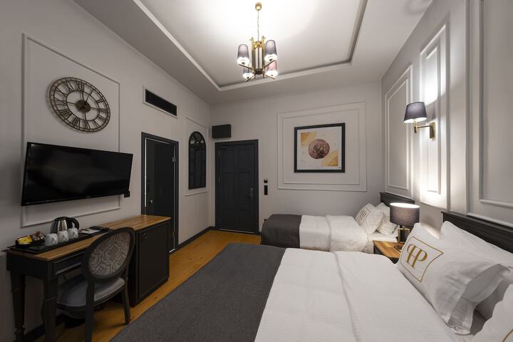 Room 34 of 134