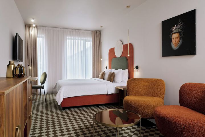 Room 44 of 96