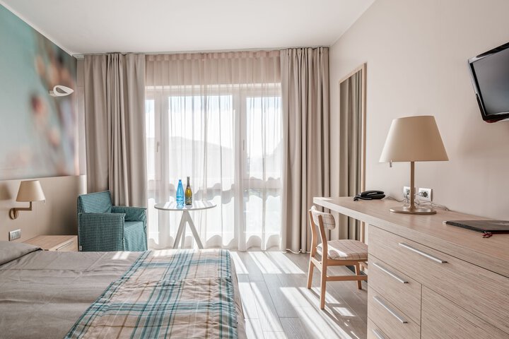 Room 25 of 148