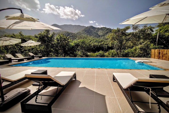 Hotel Pool