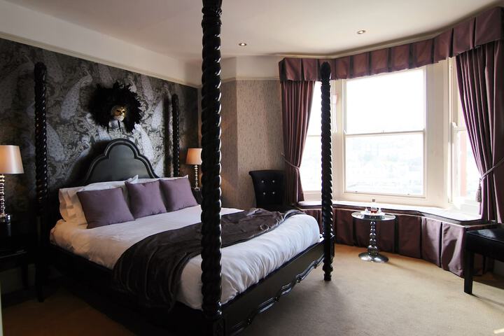 Room 11 of 72