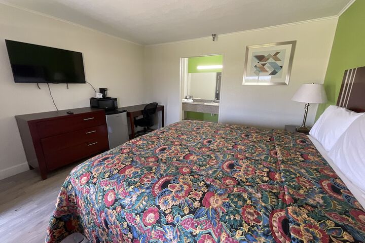 Room 4 of 18