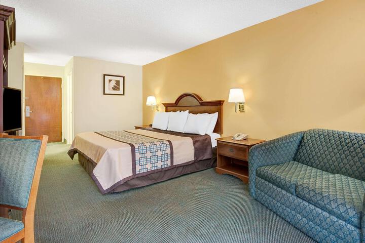 1 King Bed (9 of 9)