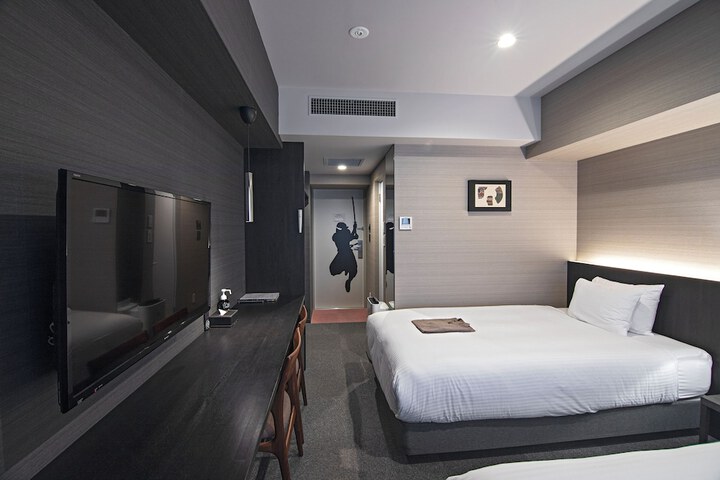 Room 19 of 32