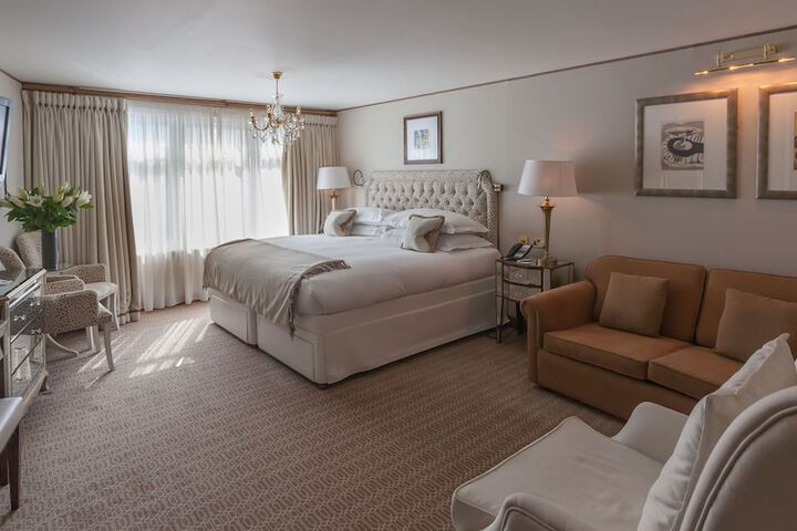 Room 4 of 63