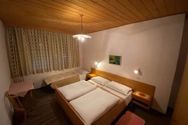 Room 4 of 44