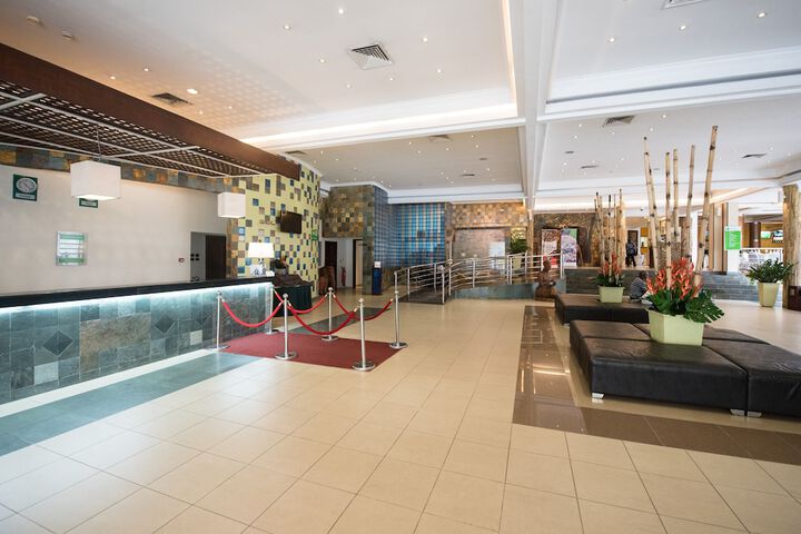 Entrance & Lobby