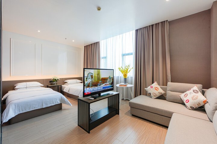 Room 27 of 46