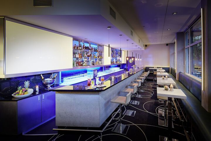 Lounge 14 of 20