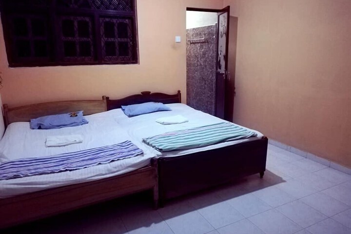Room 2 of 6