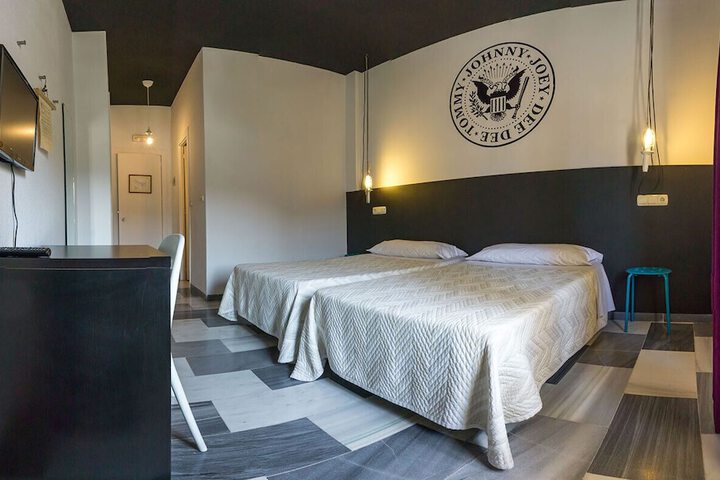 Room 4 of 13
