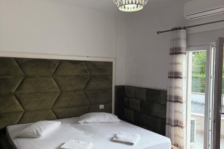 Room 10 of 32