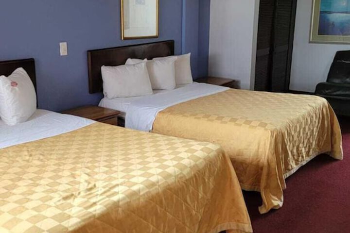 Room 10 of 12