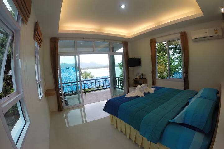 Room 10 of 82