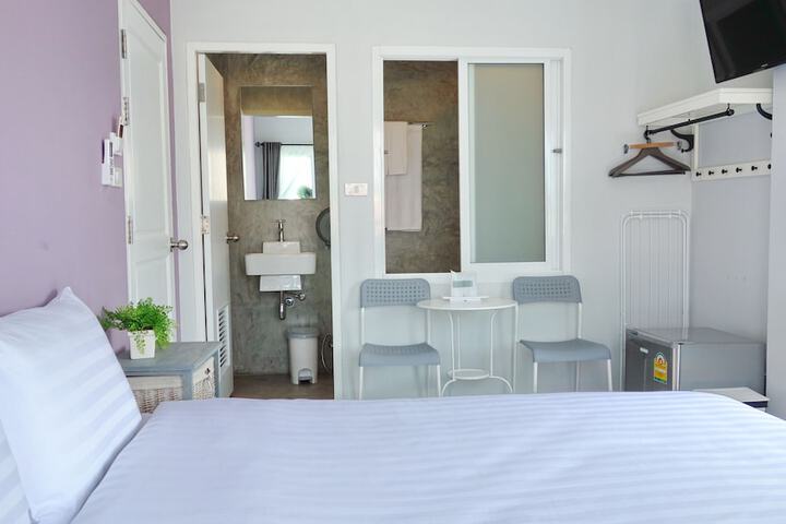 Room 3 of 40