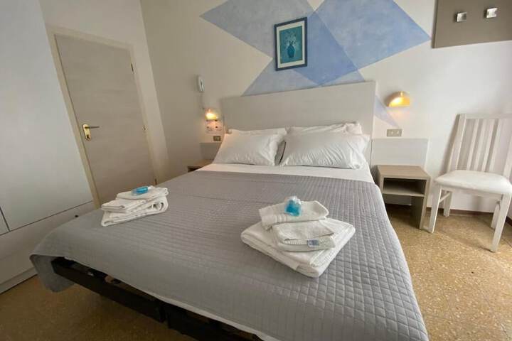 Room 3 of 27